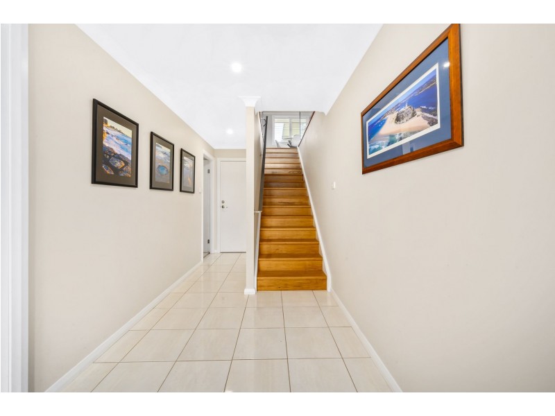 8 Fitzwilliam Circuit, Macquarie Hills NSW 2285