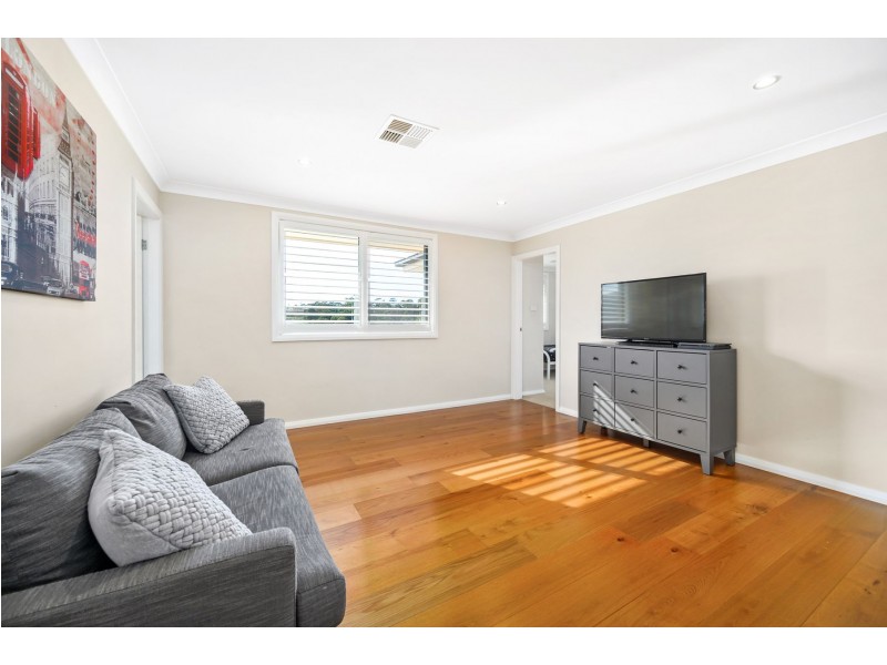 8 Fitzwilliam Circuit, Macquarie Hills NSW 2285