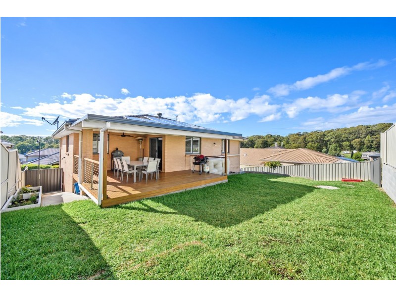 8 Fitzwilliam Circuit, Macquarie Hills NSW 2285