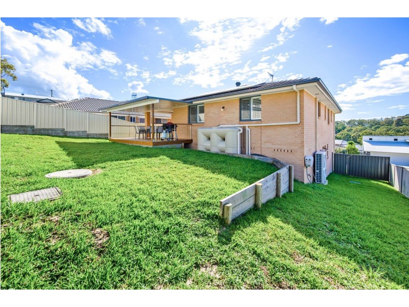 8 Fitzwilliam Circuit, Macquarie Hills NSW 2285