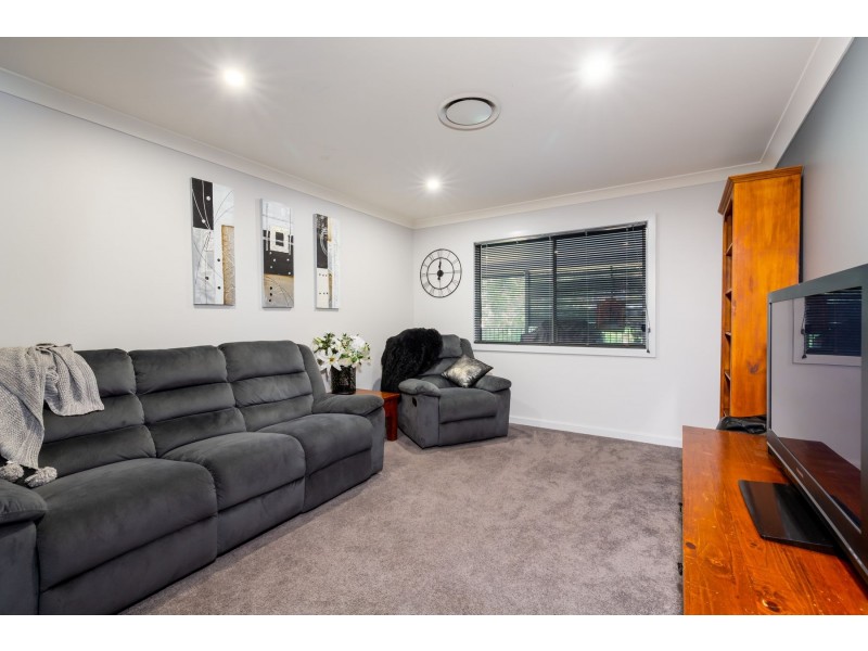 15 Forrester Close, Warners Bay NSW 2282