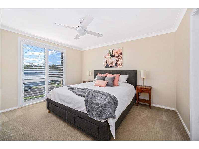 8 Fitzwilliam Circuit, Macquarie Hills NSW 2285