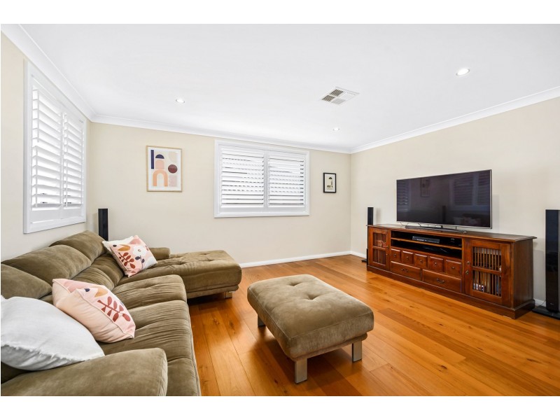 8 Fitzwilliam Circuit, Macquarie Hills NSW 2285