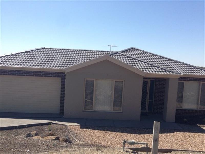 143 Phillip Drive, Sunbury VIC 3429