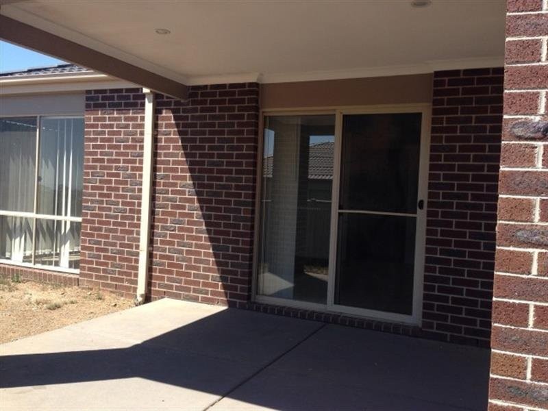 143 Phillip Drive, Sunbury VIC 3429