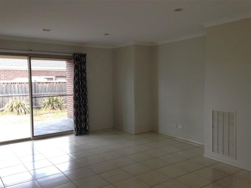 8 Bunker Circuit, Deer Park VIC 3023
