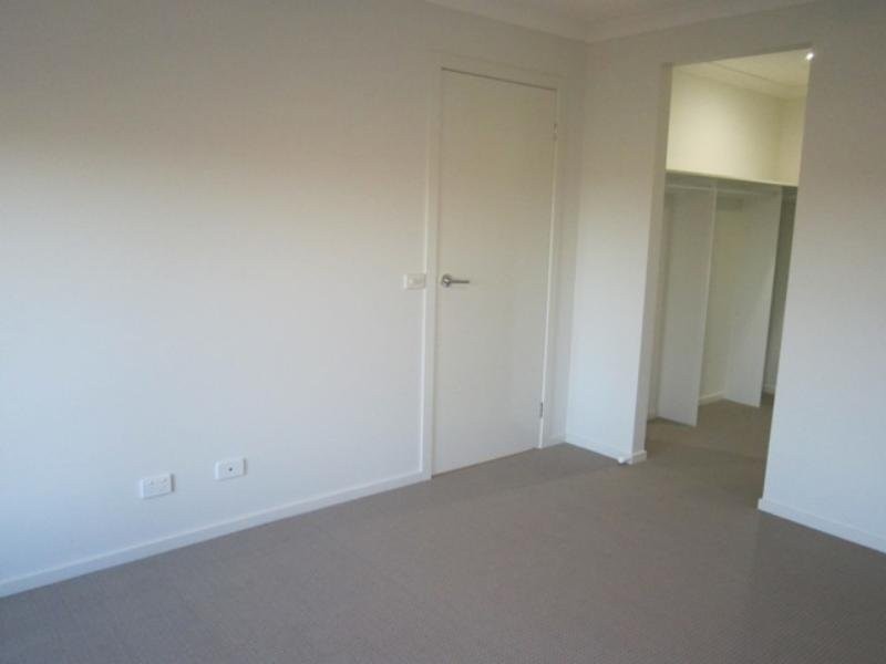 1 Shoreline Lane, Point Cook VIC 3030
