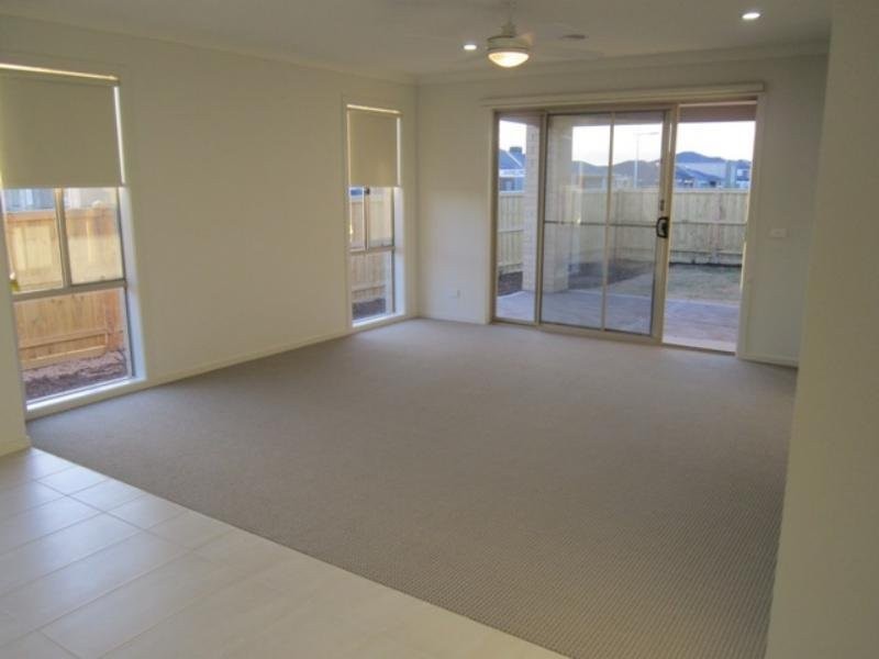 1 Shoreline Lane, Point Cook VIC 3030