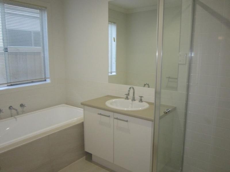 1 Shoreline Lane, Point Cook VIC 3030