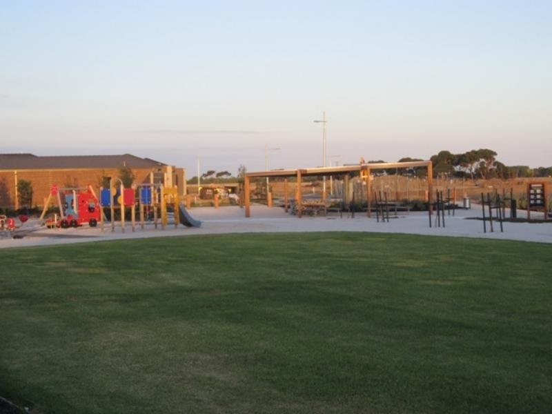 1 Shoreline Lane, Point Cook VIC 3030