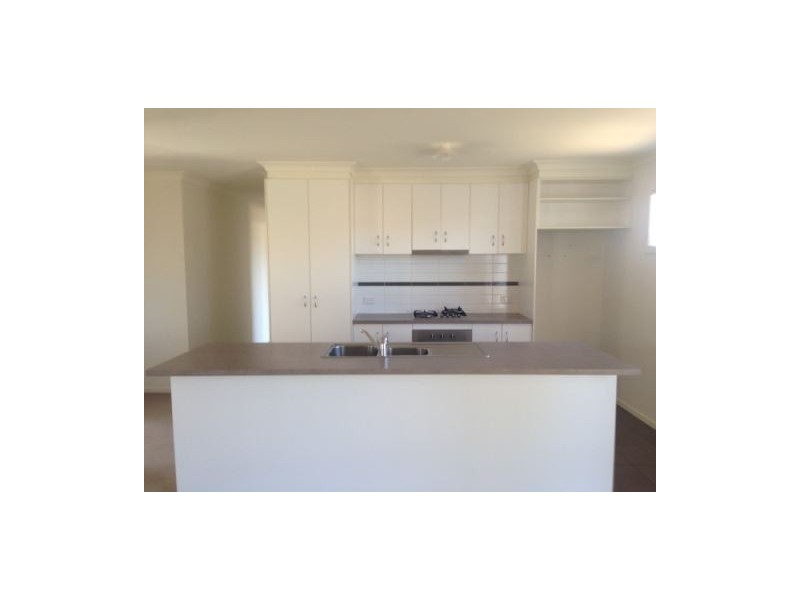 28 Tiverton Park Way, Derrimut VIC 3030