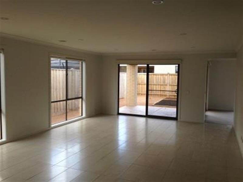 30 Tamborine Avenue, Point Cook VIC 3030