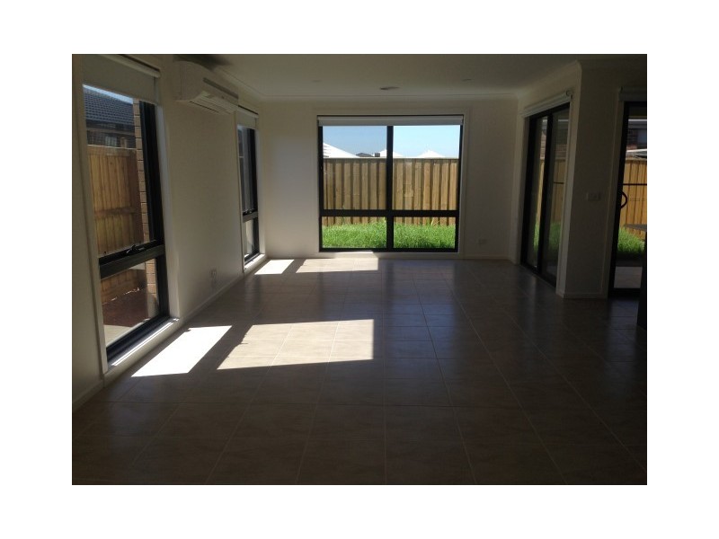 27 Allunga Way, Werribee VIC 3030