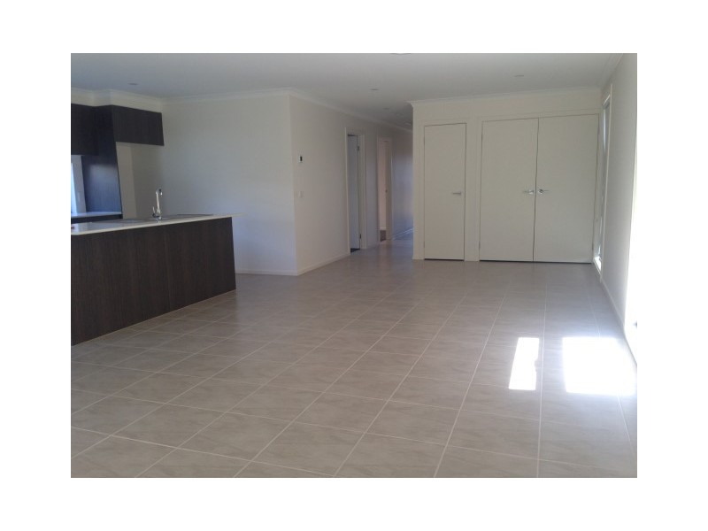 27 Allunga Way, Werribee VIC 3030