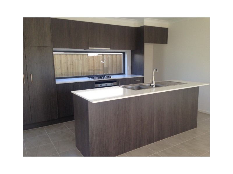 27 Allunga Way, Werribee VIC 3030