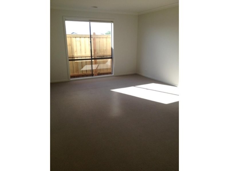 71 Tamborine Avenue, Point Cook VIC 3030