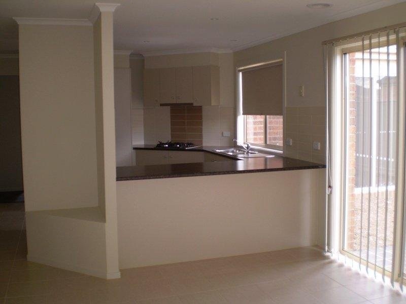 76 Duncombe Park Way, Deer Park VIC 3023
