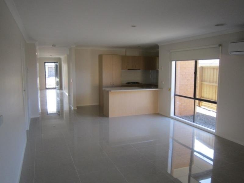 33 Ardenal Crescent, Lalor VIC 3075