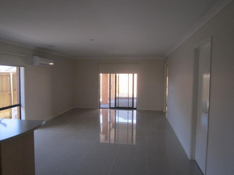 33 Ardenal Crescent, Lalor VIC 3075