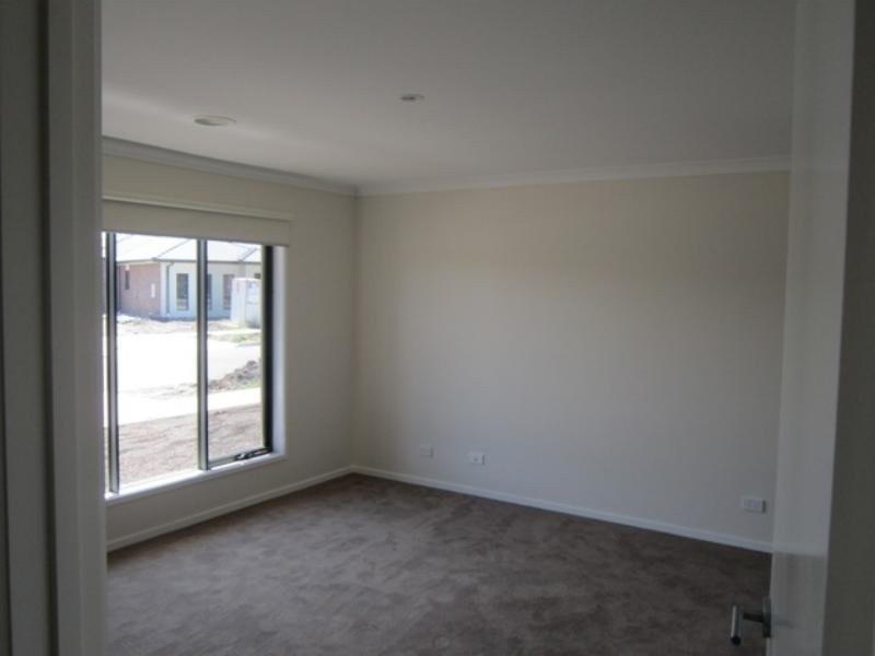 33 Ardenal Crescent, Lalor VIC 3075