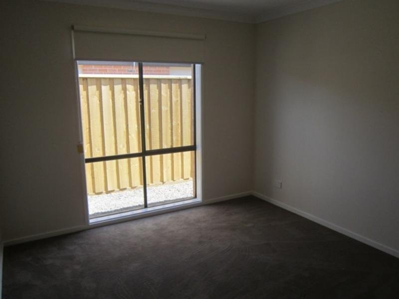 33 Ardenal Crescent, Lalor VIC 3075