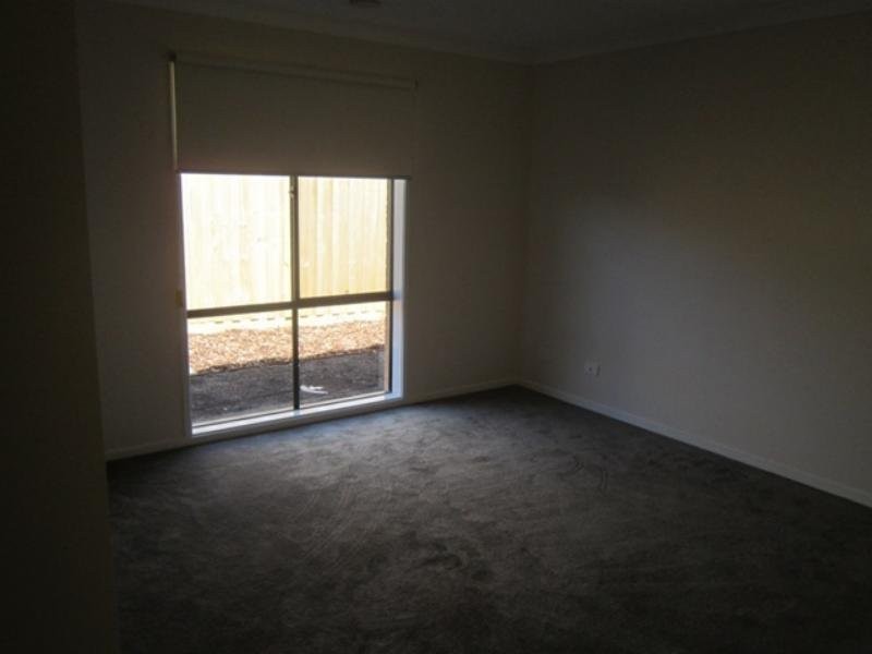 33 Ardenal Crescent, Lalor VIC 3075