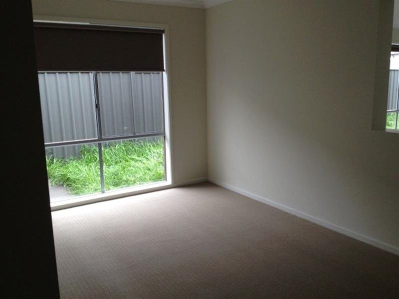 6 Edmondshaw Drive, Deer Park VIC 3023