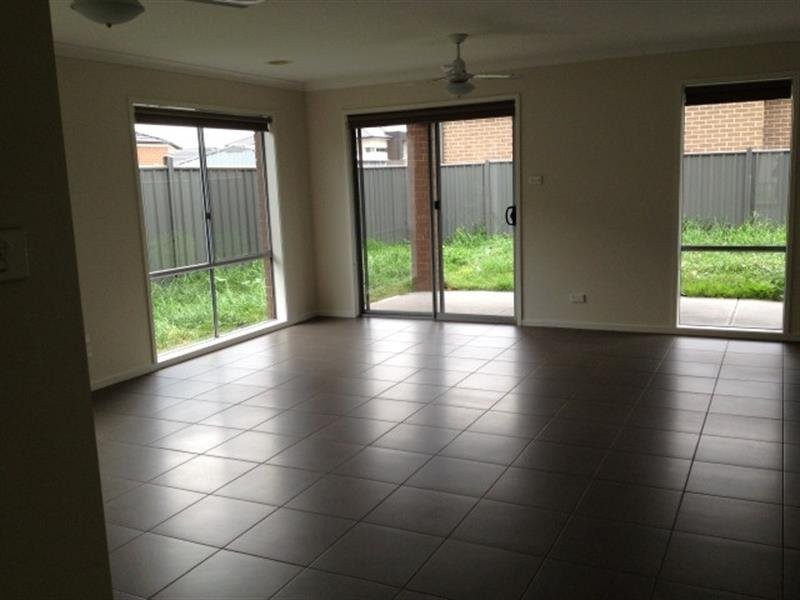 6 Edmondshaw Drive, Deer Park VIC 3023