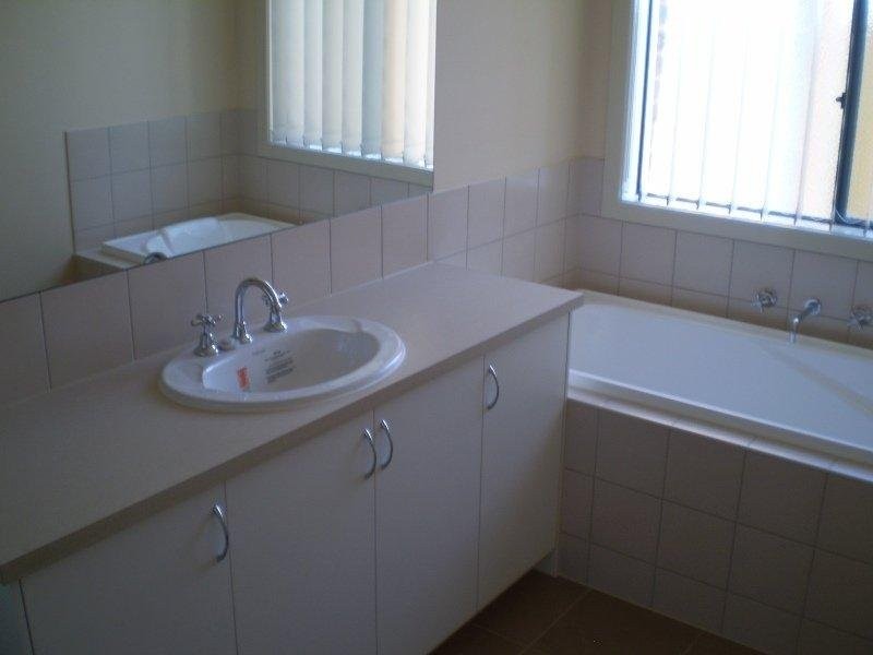 50 Fantail Crescent, Williams Landing VIC 3027