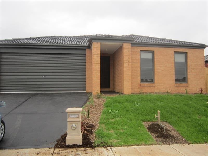 16 Maiden Drive, Sunbury VIC 3429