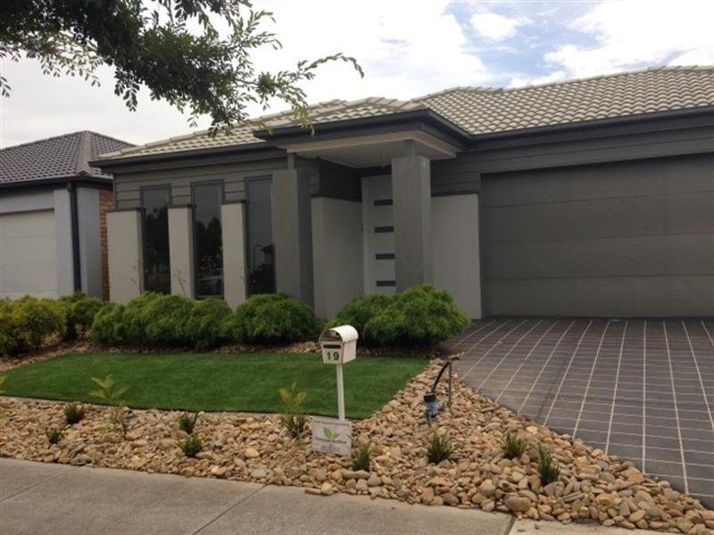 19 Bentley Drive, Deer Park VIC 3023