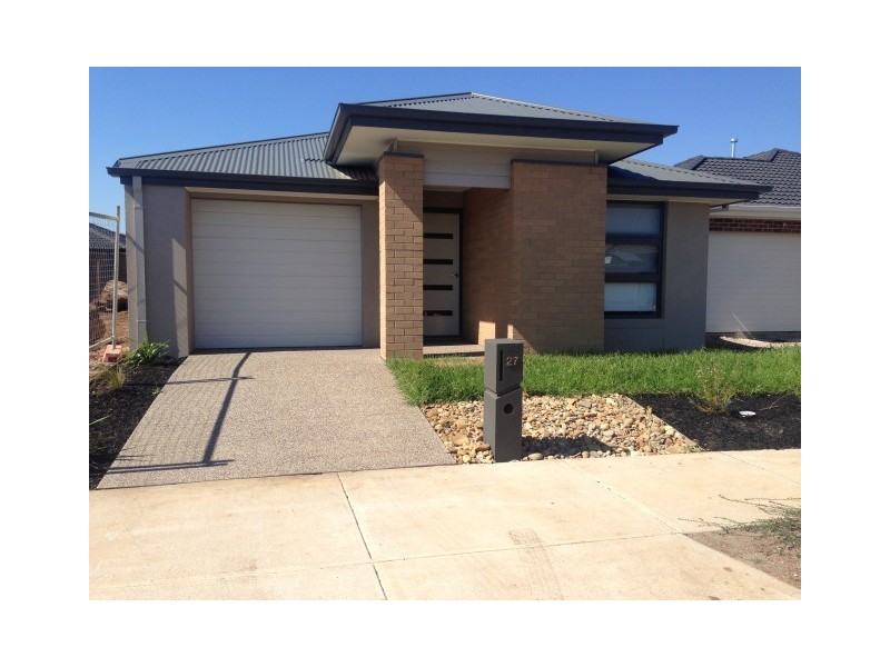 27 Allunga Way, Werribee VIC 3030