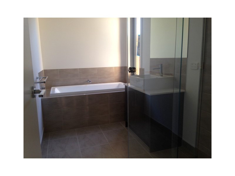 27 Allunga Way, Werribee VIC 3030