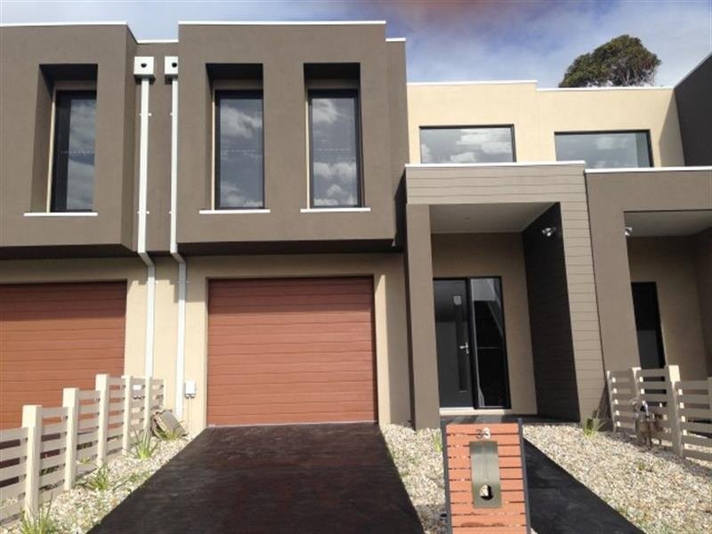 33 Willow Glen Boulevard, Cranbourne VIC 3977