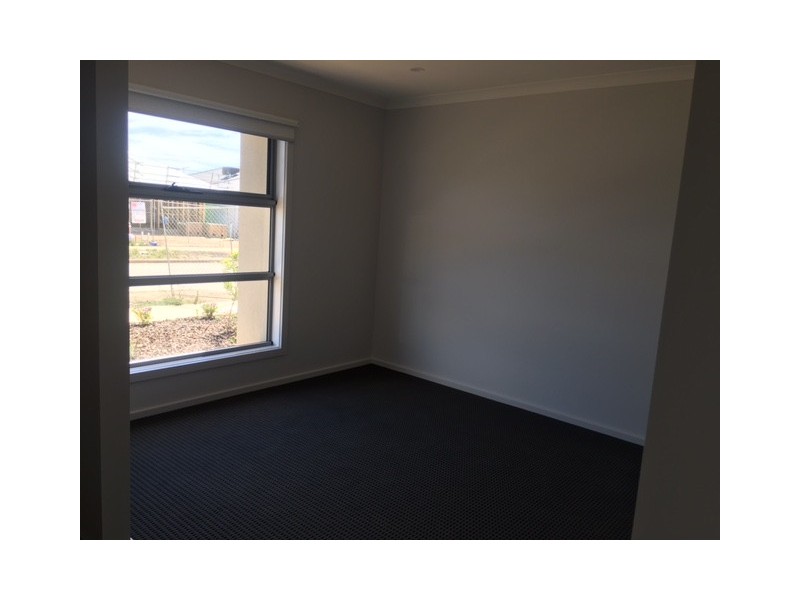 15 Cabane Circuit, Mount Duneed VIC 3216