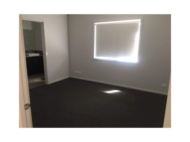 15 Cabane Circuit, Mount Duneed VIC 3216