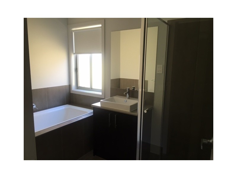 15 Cabane Circuit, Mount Duneed VIC 3216