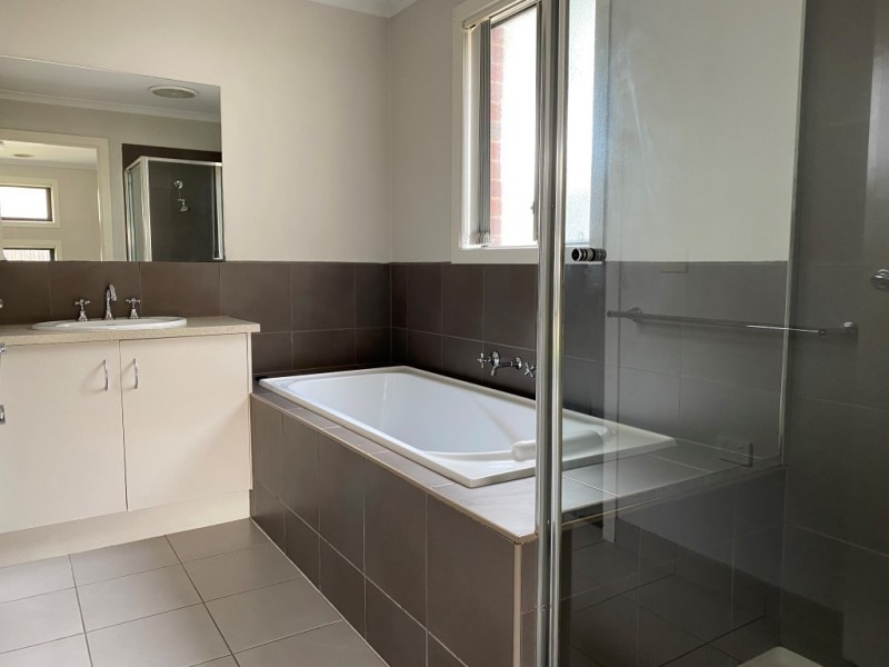 270 The Lakes Boulevard, South Morang VIC 3752