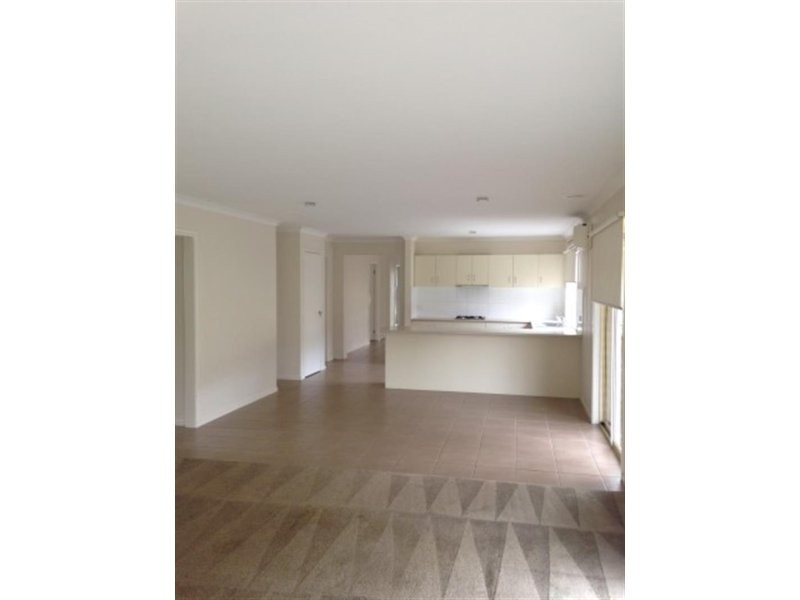 15 Alysha Avenue, Lyndhurst VIC 3975