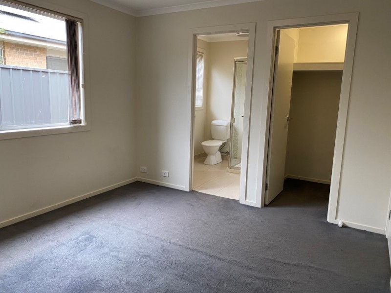 28 Howard Place, Deer Park VIC 3023