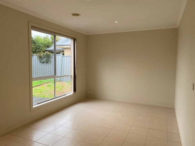 28 Howard Place, Deer Park VIC 3023