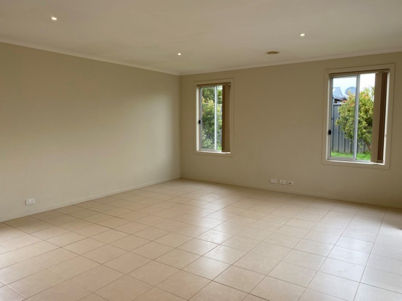 28 Howard Place, Deer Park VIC 3023
