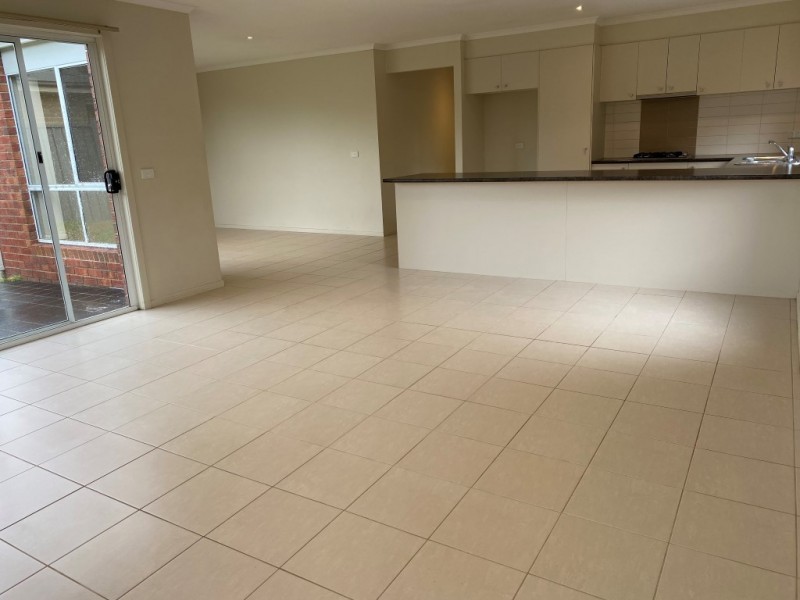 28 Howard Place, Deer Park VIC 3023