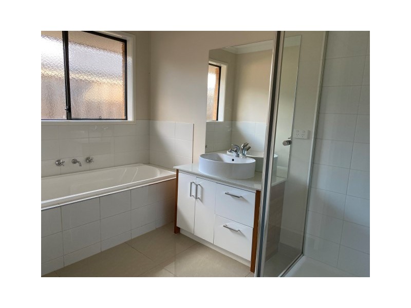 33 Ardenal Crescent, Lalor VIC 3075