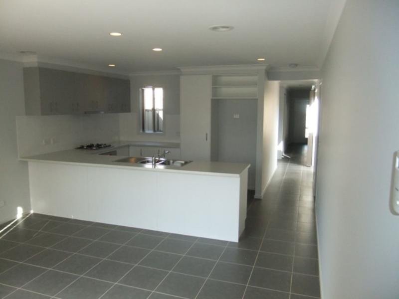 44 Tom Roberts Parade, Point Cook VIC 3030