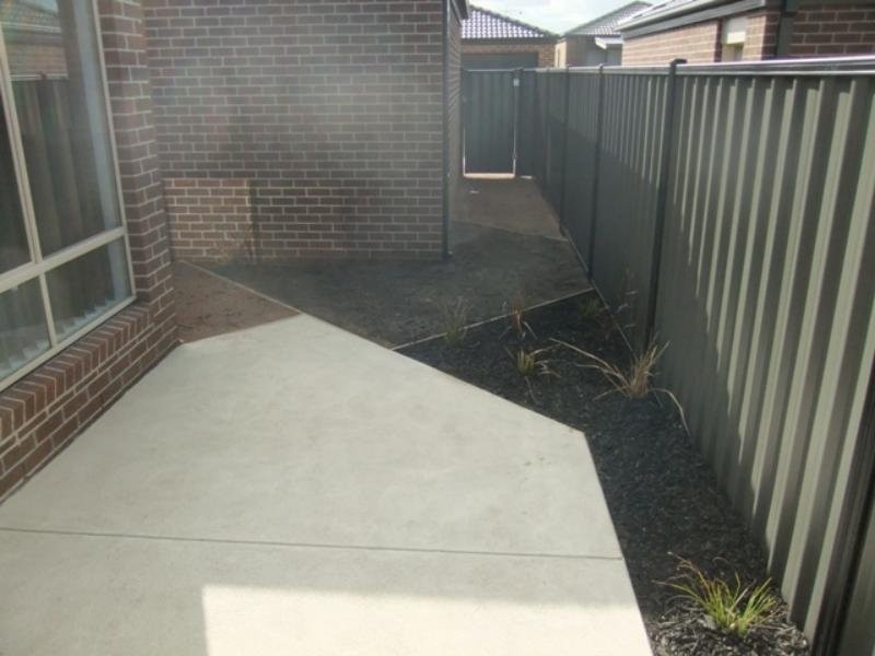 44 Tom Roberts Parade, Point Cook VIC 3030