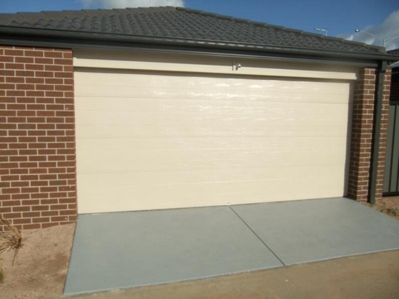 44 Tom Roberts Parade, Point Cook VIC 3030