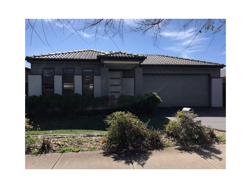 19 Bentley Drive, Deer Park VIC 3023