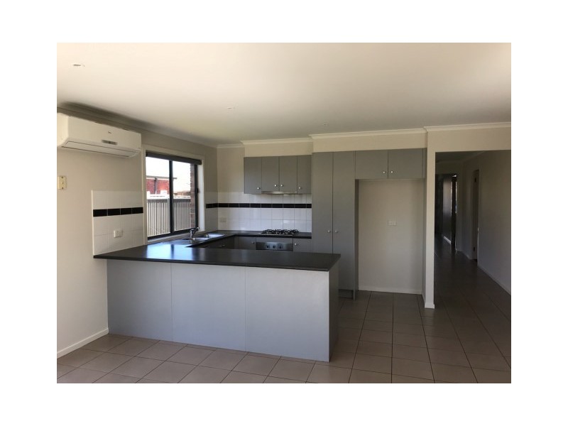 19 Bentley Drive, Deer Park VIC 3023