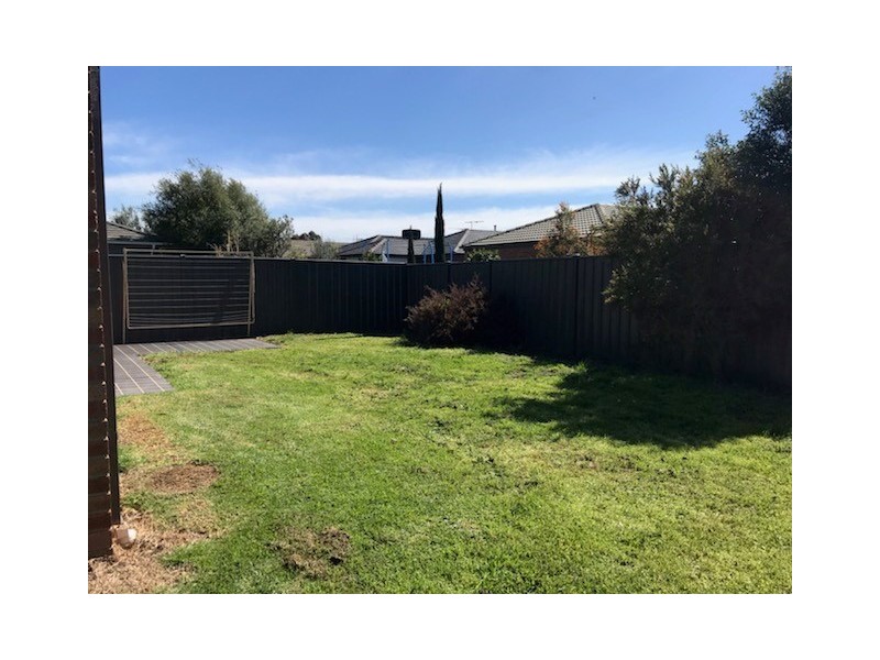 19 Bentley Drive, Deer Park VIC 3023